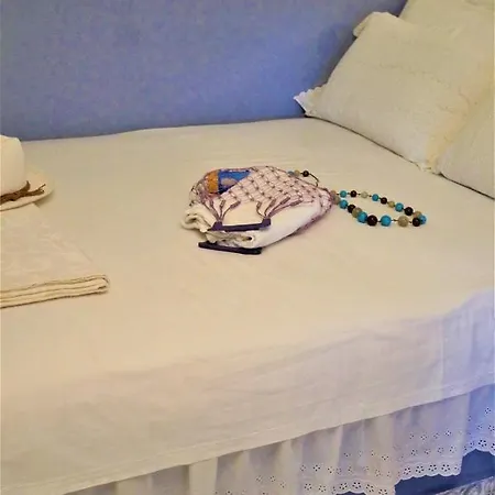 Windows Open, A Star Hanging Over Its Roof. Holiday home Ormos (Thessaloniki)
